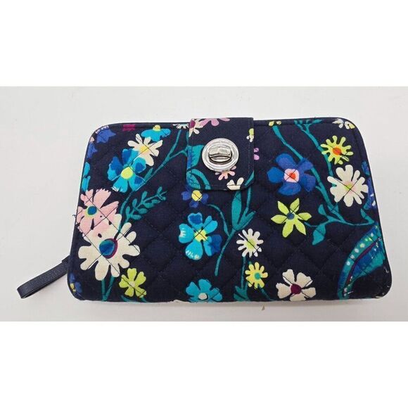 Vera Bradley Womens Floral Quilted Wallet With Zipper & Snap Closure - Picture 1 of 4